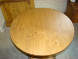 Kleine ronde tafel met rechte middenpoot.
