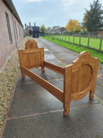 Antiek grenen bed Duits met toog en tollen van omstreeks 1880 nr 20249