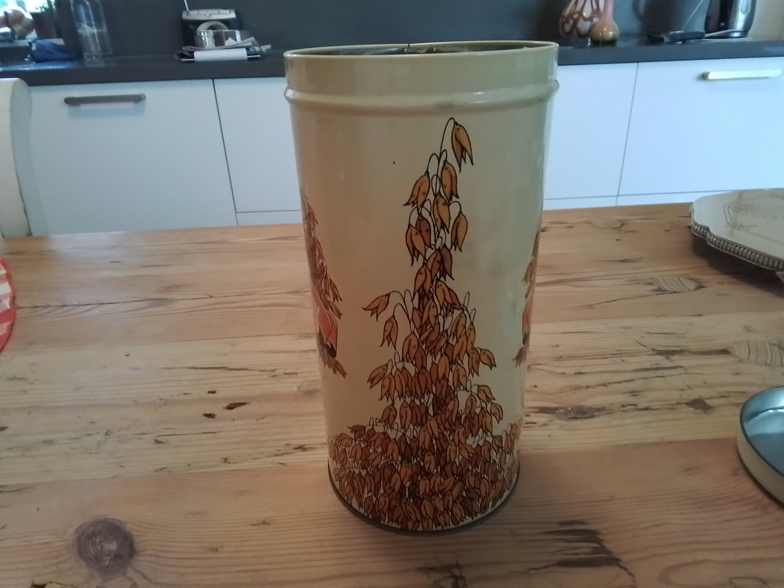 Bikken trommel van H-0 havermout uit 1985.