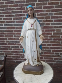 Oud en antiek  groot beeld van de Heilie Maagd Maria.