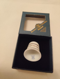 Hummel vingerhoed porcelein Baby met honing 2,5cm hoog jaar 2007