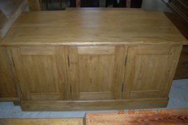 Oud grenen dressoir 3-deurs