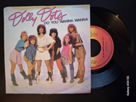 Dolly Dots met Do you wanna wanna 1982 Single nr S20233355