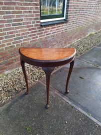 Oud halve maan tafeltje omstreeks 1930 noten nr T202511