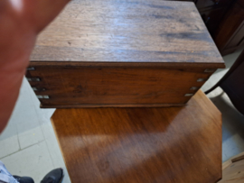Antiek Indonesisch kistje teak hout 1880-1900 messing sierbeslag 2 vakjes nr KK 20246