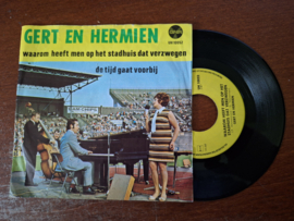 Gert en Hermien met Waarom heeft men op het stadhuis dat verzwegen 1969 Single nr S2021557