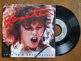 Pat Benatar met Love is a battlefield 1983 Single nr S20232840