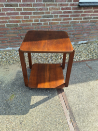 Corner table of vierkant bijzettafeltje 1930-1940 wieltjes noten nr T20244