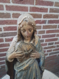 Oud en antiek Mariabeeld.