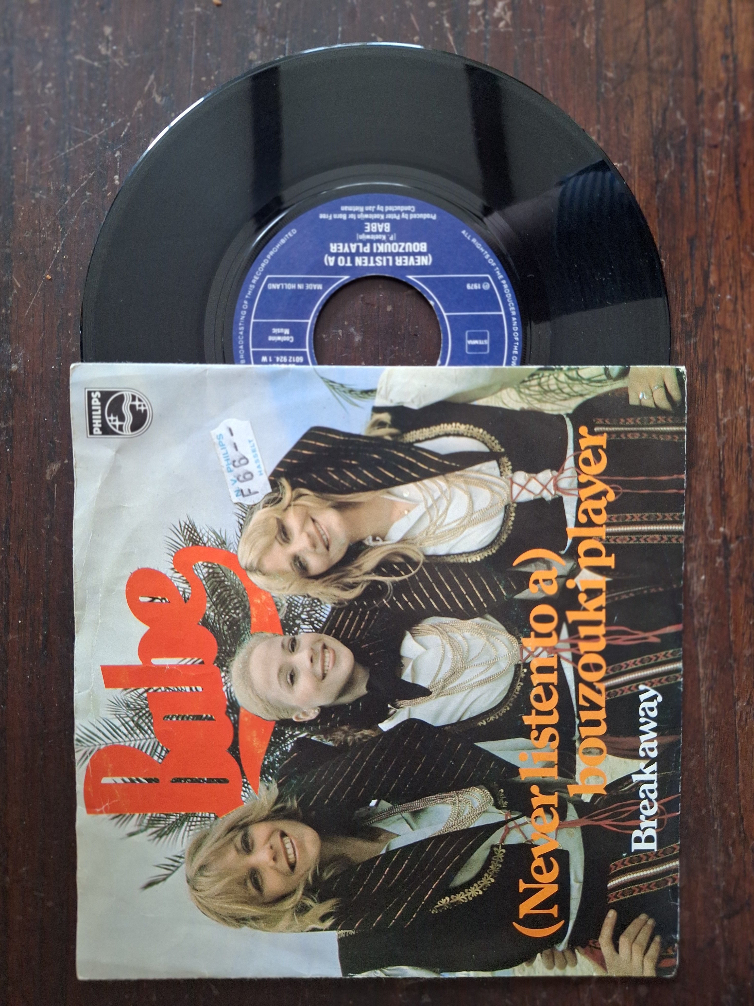 Babe met Never listen to a bouzouki player 1979 Single nr S202044