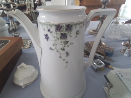 Oud  en antieke koffiepot KPM.
