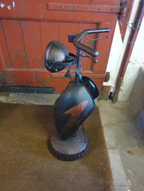 Scooter lamp vervaardigd uit oude scooter onderdelen nr 30021