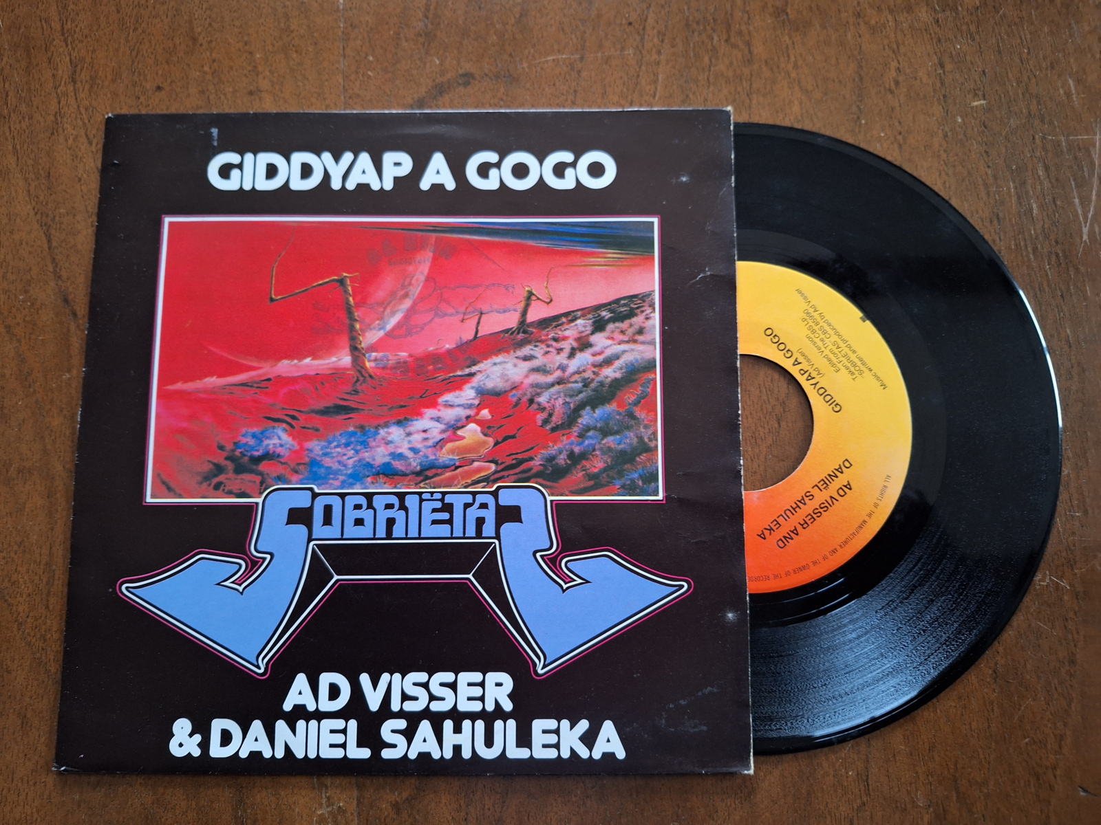 Ad Visser and Daniel Sahuleka met Giddyap a gogo 1982 Single nr S20233825