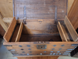 Antiek Indonesisch kistje teak hout 1880-1900 messing sierbeslag 2 vakjes nr KK 20246