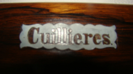 Oud en antiek lepeldoosje met opschrift Cuillieres .(lepels)