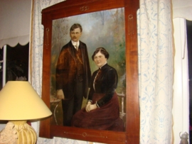 Oud schilderij , portret van man en vrouw  of echtpaar in art deco lijst.