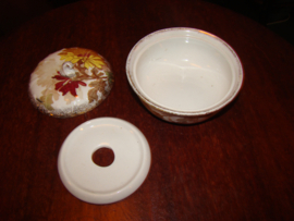 Oud   zeepdoosje  of zeepbakje.