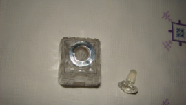 Kristallen parfumfles. Sheffield. Russisch slijpsel.Zilveren nek.