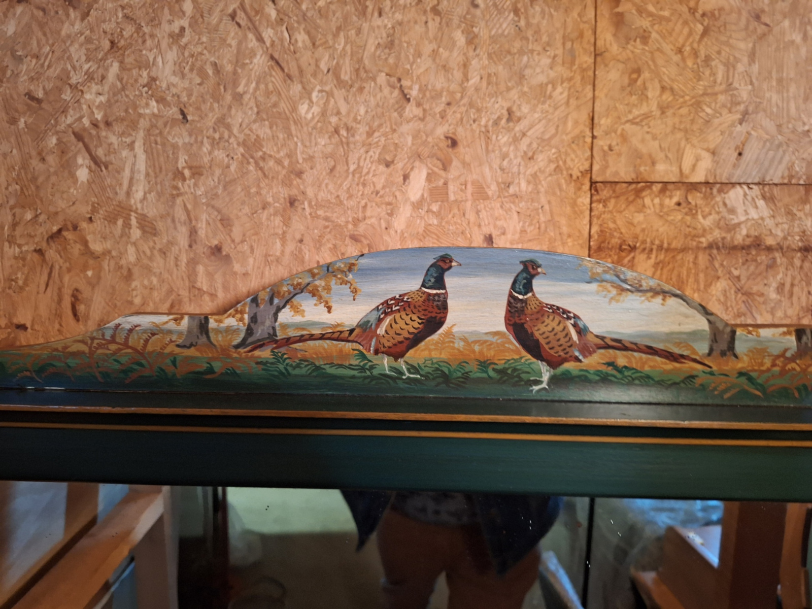 S88 Antieke kaptafel spiegel omstreeks 1920 welke later opnieuw beschilderd is
