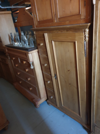 Oude spekkast met 4-laden hoog nr 11341