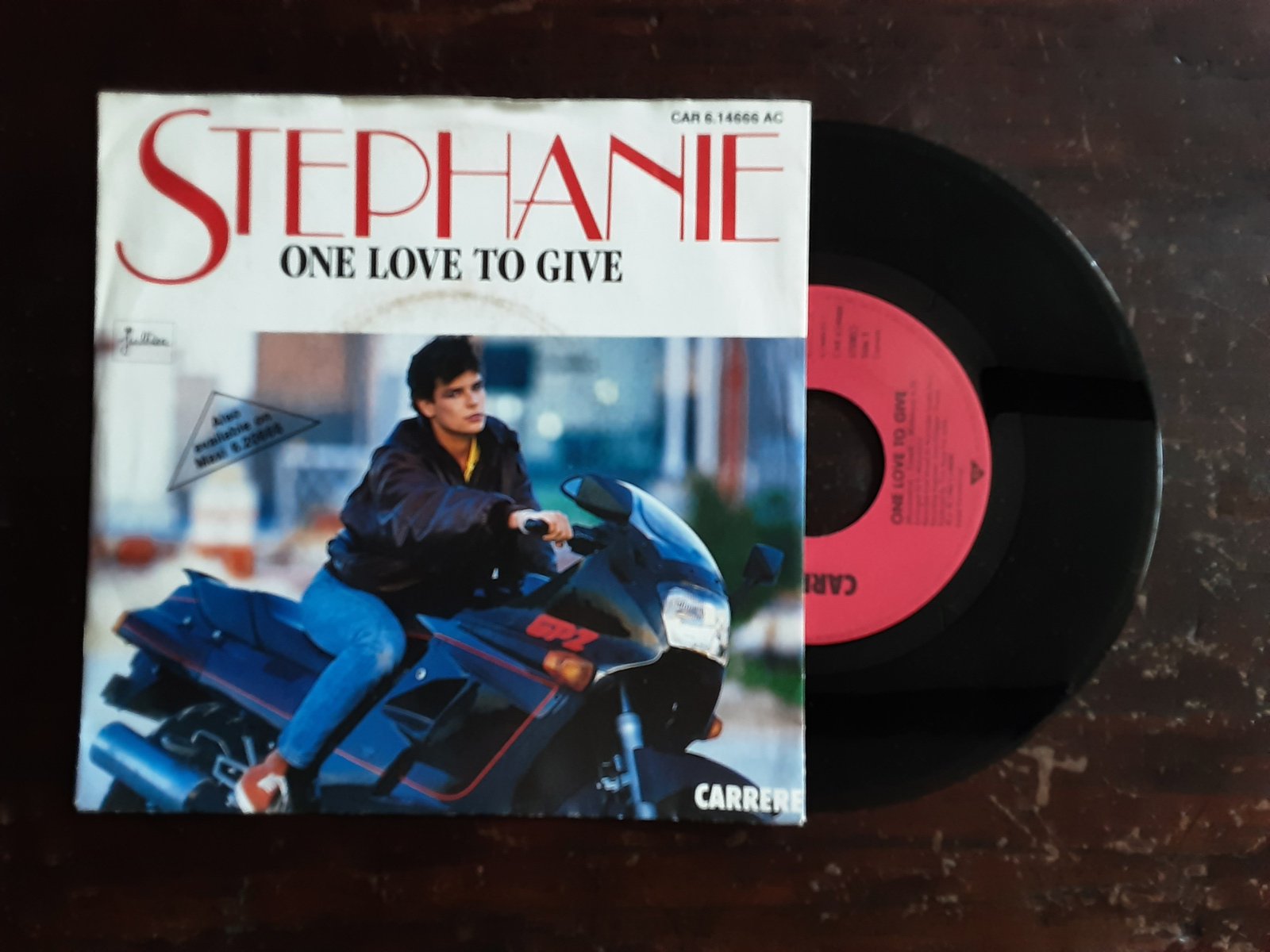 Stephanie met One love to give 1986 Single nr S20245983