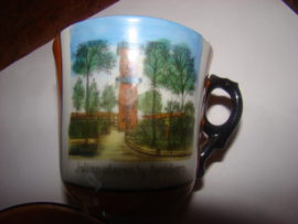 Kop en schotel souvenier van de  Julianatoren bij Apeldoorn