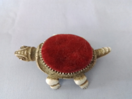 Speldenkussen schildpad met beweegbare kop ann0 1950.