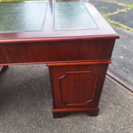 Oud engels bureau ingelegd met 3 vlakken leer omstreeks 1940-1950 mahonie nr B202641
