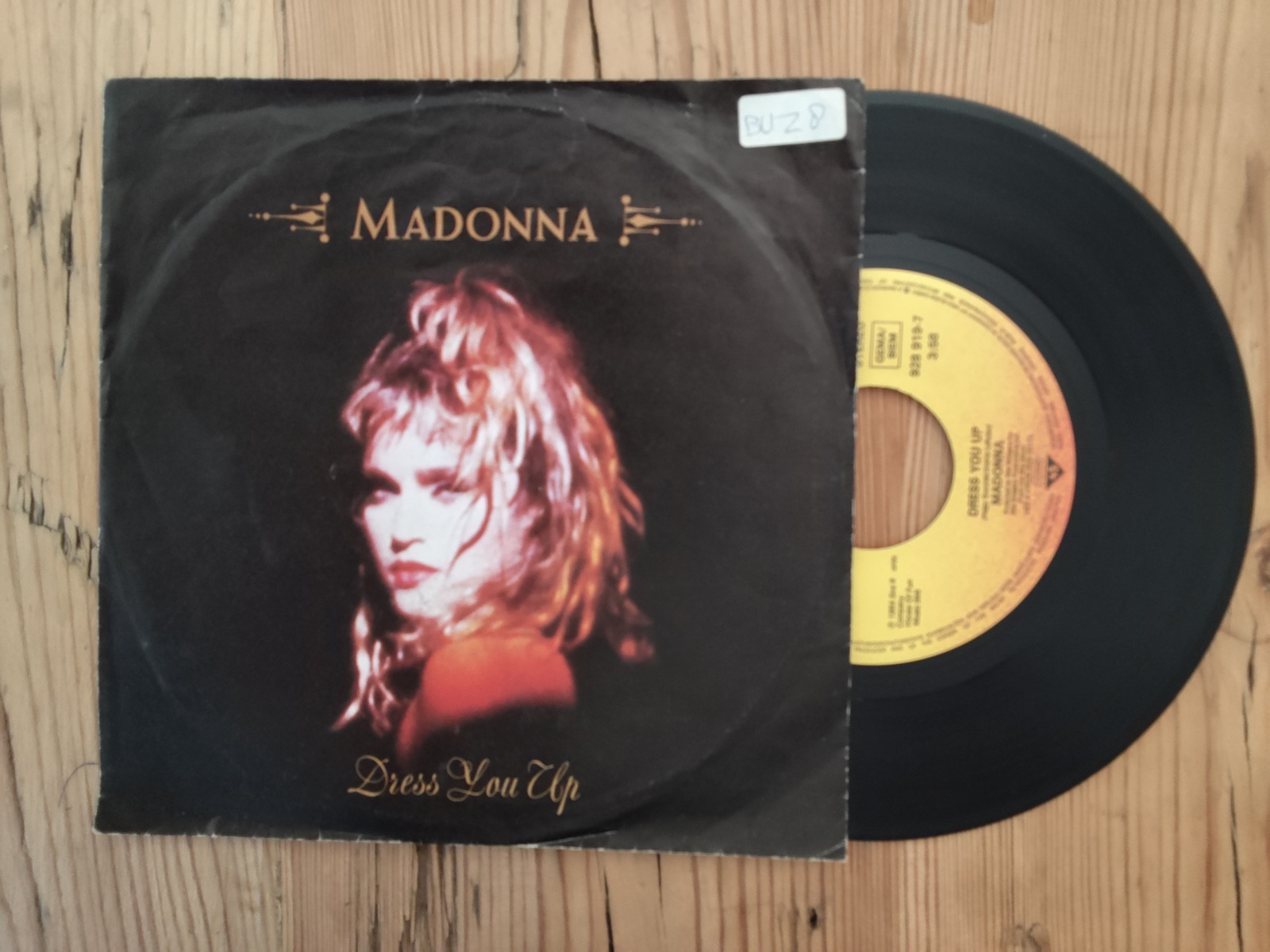 Madonna met Dressoir you up 1984 Single nr S20256684