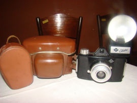 Vintage fotocamera Agfa Click II met clibo flitser