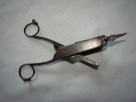 Kaarsensnuiter of kaarsendover uit 1860.