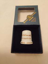 Hummel vingerhoed porcelein Baby met honing 2,5cm hoog jaar 2007