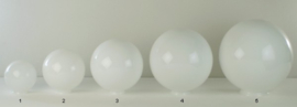 Glazen bol rond opaal diameter 30cm greep 11,5 nr4 op foto 3000.00