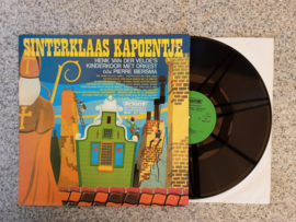 Henk van der Velde's kinderkoor met Sinterklaas kapoentje 1970 LP nr L2024423