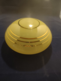 Oude handgemaakte plafonniere bol zacht geel ring motief D24,5cm oud-G25