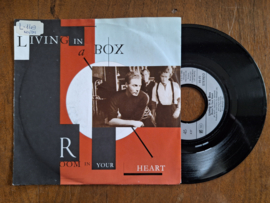 Living in a Box met Room in your heart 1989 Single nr S20233185