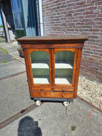 Antiek eiken hangkastje omstreeks 1870-1880 Engels oud glas in deurtjes nr K202549