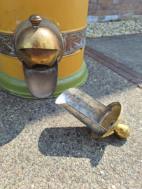 Oude winkeldispenser metaal met schep en klep 1910-1930 voor bv koffie nr KK202411