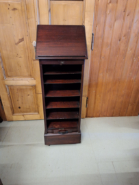 Oud engelse platenkast voor 78 toeren 10" inch platen met showplank nr K20242