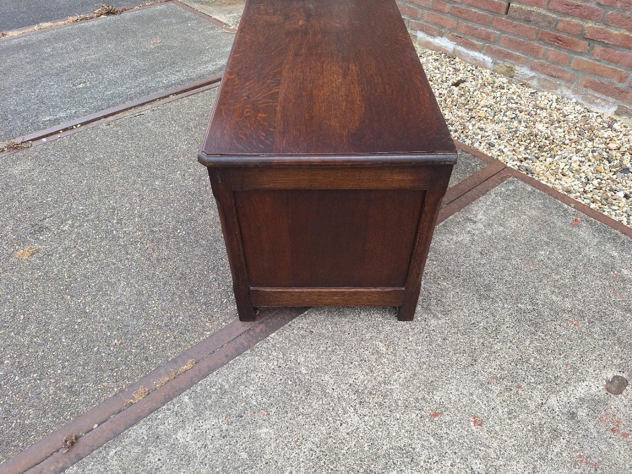 Oud eiken kistje donker eiken omstreeks 1950 nr K202554