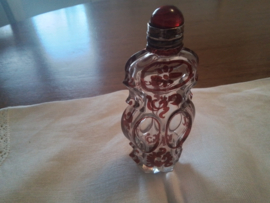 Kristallen Parfumflacon met rood.
