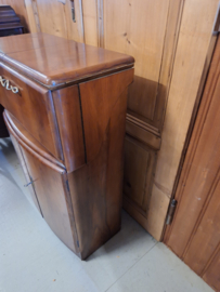 Art-deco huisbar of minibar omstreeks 1920 notenhout h-107,5 uitklapbaar nr K20244