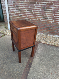 Art-Deco nachtkastje ingelegd deurtje vierkante poot omstreeks 1920-1930 nr N20259