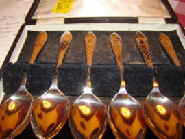 Zes zilveren thee-of koffielepels