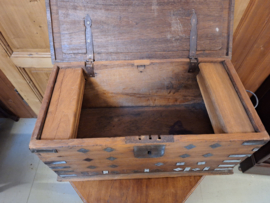 Antiek Indonesisch kistje teak hout 1880-1900 messing sierbeslag 2 vakjes nr KK 20246