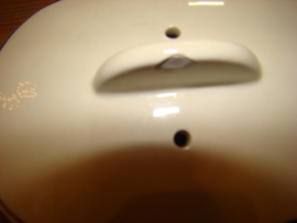 Lampetstel met kammenbak  en zeepbakje.