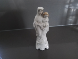 Mariabeeld met kindje Jezus.