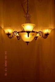 Antiek messing hanglamp 7-lichts met gekleurde kappen nr:20386/5+2