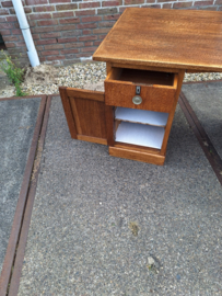 Eiken Bureau 1960-1970 originele knoppen beslag en sleutel extra plexiglas blad nr B20246