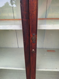 Antiek 2-deurs vitrinekastje met oud glas ophangbeugels messing beslag mahonie hout 1850-1870 nr K202551